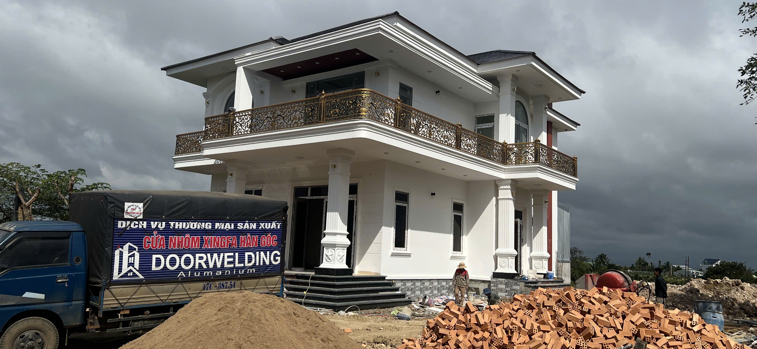 Thi công cửa nhôm Xingfa hàn góc tại Đắk Lắk